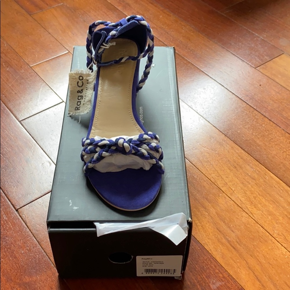 NWT: blue and white suede sandals with kitten heel